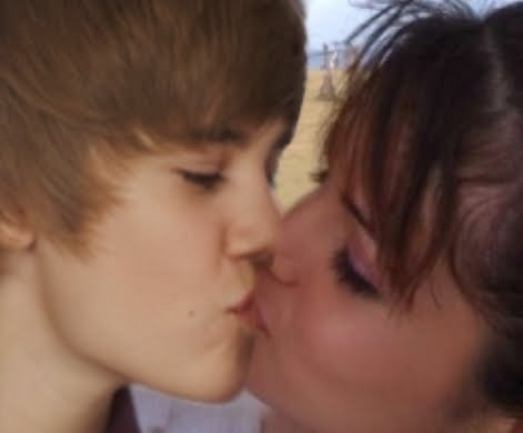 selena gomez and justin bieber dating and kissing. pictures Is Dating Justin