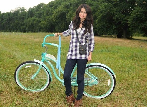 Selena Gomez Fashion Line Dream Out Loud. Selena Gomez in Dream Out Loud