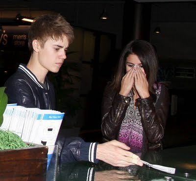 is selena gomez dating justin bieber. wont selena gomez Dating