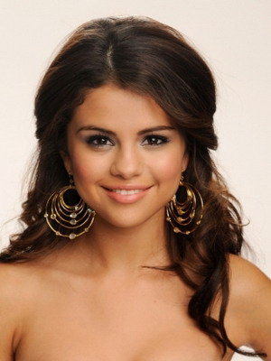 selena gomez hair color 2011. 2010 Selena Gomez 6th Annual